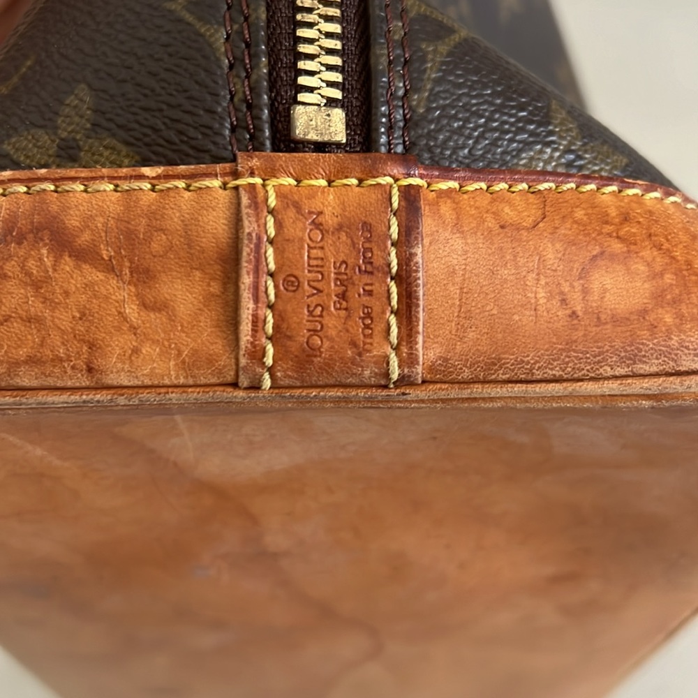 Louis Vuitton Brown Monogram Handbag - Picture 9 of 16